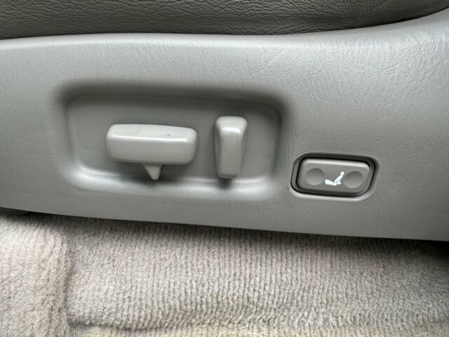 Серый Тойота Ленд Крузер 100, объемом двигателя 4.7 л и пробегом 390 тыс. км за 14990 $, фото 23 на Automoto.ua