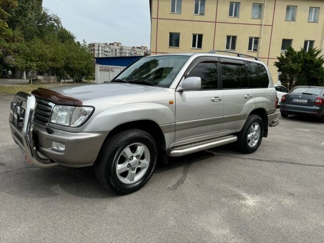 Серый Тойота Ленд Крузер 100, объемом двигателя 4.7 л и пробегом 390 тыс. км за 14990 $, фото 1 на Automoto.ua