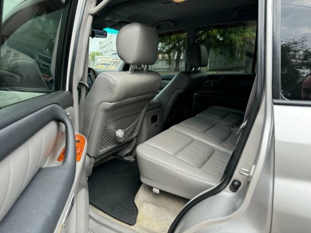 Серый Тойота Ленд Крузер 100, объемом двигателя 4.7 л и пробегом 390 тыс. км за 14990 $, фото 15 на Automoto.ua