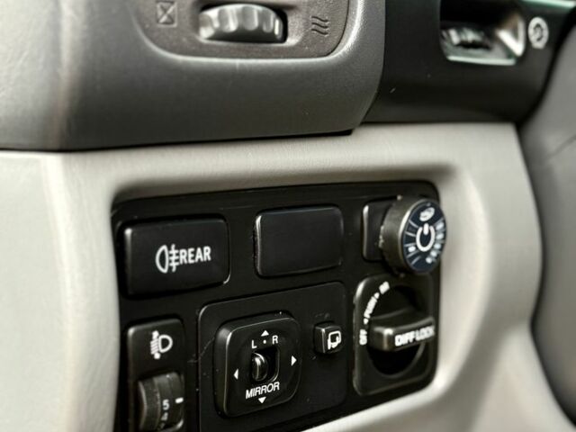 Серый Тойота Ленд Крузер 100, объемом двигателя 4.7 л и пробегом 390 тыс. км за 11650 $, фото 7 на Automoto.ua