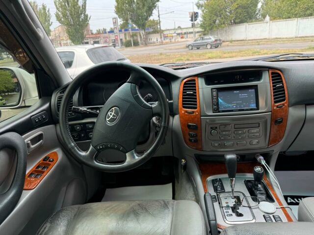 Серый Тойота Ленд Крузер 100, объемом двигателя 4.7 л и пробегом 390 тыс. км за 14990 $, фото 18 на Automoto.ua