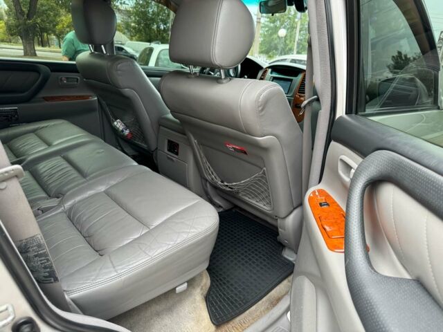 Серый Тойота Ленд Крузер 100, объемом двигателя 4.7 л и пробегом 390 тыс. км за 14990 $, фото 16 на Automoto.ua