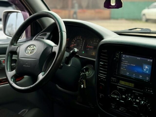 Серый Тойота Ленд Крузер 100, объемом двигателя 4.7 л и пробегом 390 тыс. км за 11650 $, фото 13 на Automoto.ua