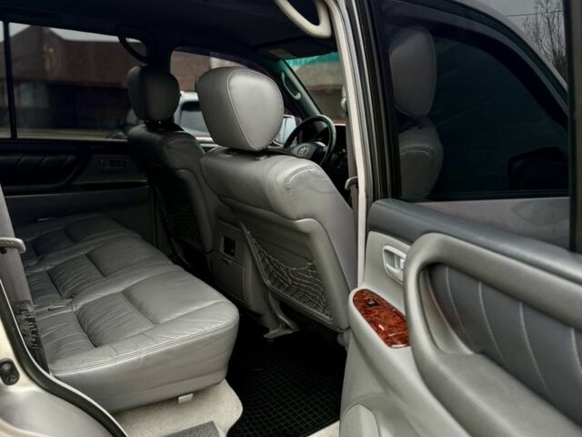 Серый Тойота Ленд Крузер 100, объемом двигателя 4.7 л и пробегом 390 тыс. км за 11650 $, фото 14 на Automoto.ua