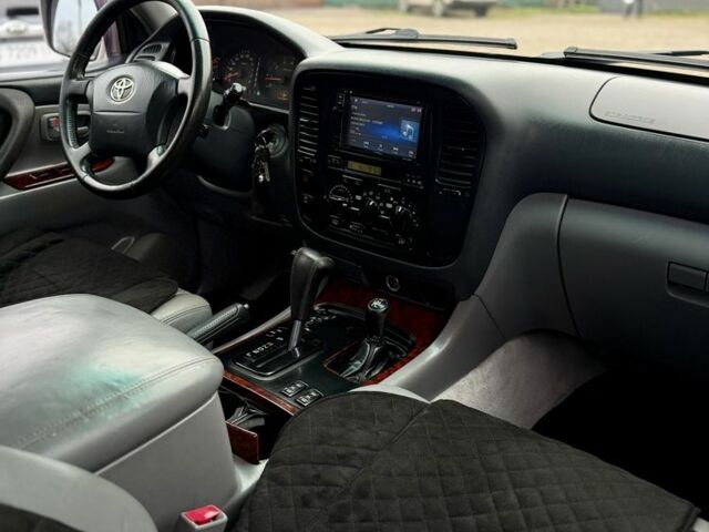 Серый Тойота Ленд Крузер 100, объемом двигателя 4.7 л и пробегом 390 тыс. км за 11650 $, фото 12 на Automoto.ua