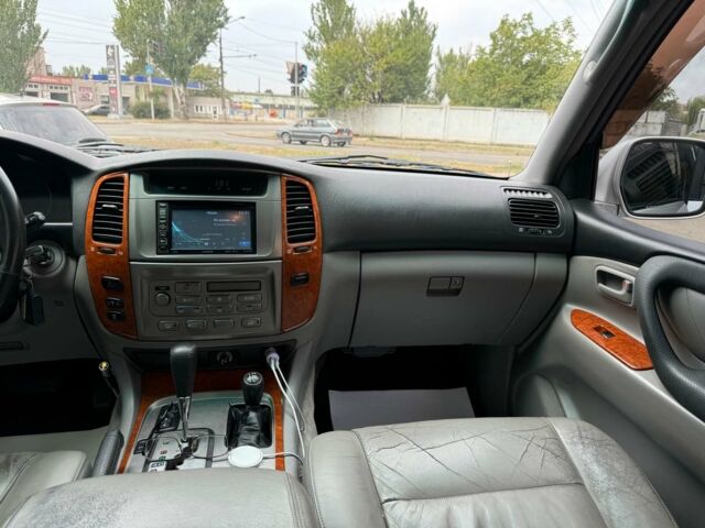 Серый Тойота Ленд Крузер 100, объемом двигателя 4.7 л и пробегом 390 тыс. км за 14990 $, фото 19 на Automoto.ua