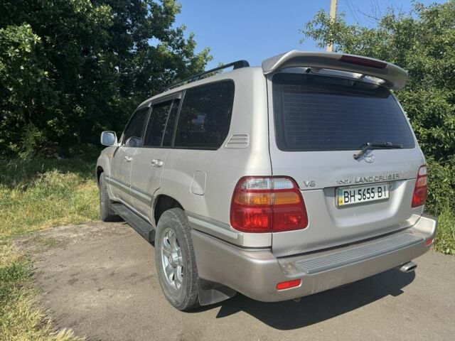 Серый Тойота Ленд Крузер 100, объемом двигателя 4.7 л и пробегом 320 тыс. км за 15000 $, фото 3 на Automoto.ua