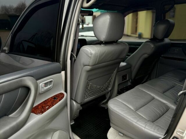 Серый Тойота Ленд Крузер 100, объемом двигателя 4.7 л и пробегом 390 тыс. км за 11650 $, фото 17 на Automoto.ua