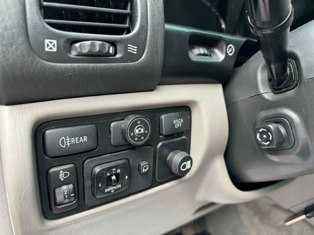 Серый Тойота Ленд Крузер 100, объемом двигателя 4.7 л и пробегом 390 тыс. км за 14990 $, фото 24 на Automoto.ua