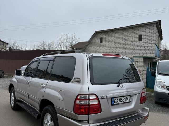 Серый Тойота Ленд Крузер 100, объемом двигателя 4.7 л и пробегом 377 тыс. км за 9500 $, фото 7 на Automoto.ua