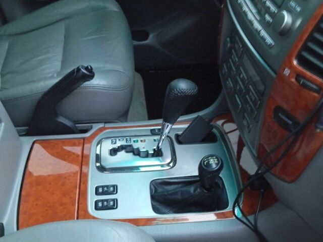 Серый Тойота Ленд Крузер 100, объемом двигателя 4.7 л и пробегом 291 тыс. км за 16199 $, фото 11 на Automoto.ua