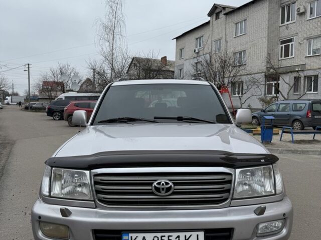 Серый Тойота Ленд Крузер 100, объемом двигателя 4.7 л и пробегом 377 тыс. км за 9500 $, фото 2 на Automoto.ua