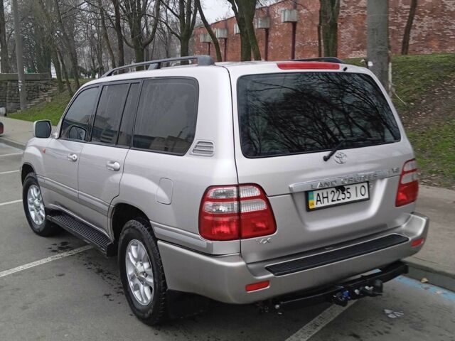 Серый Тойота Ленд Крузер 100, объемом двигателя 4.7 л и пробегом 291 тыс. км за 16199 $, фото 2 на Automoto.ua