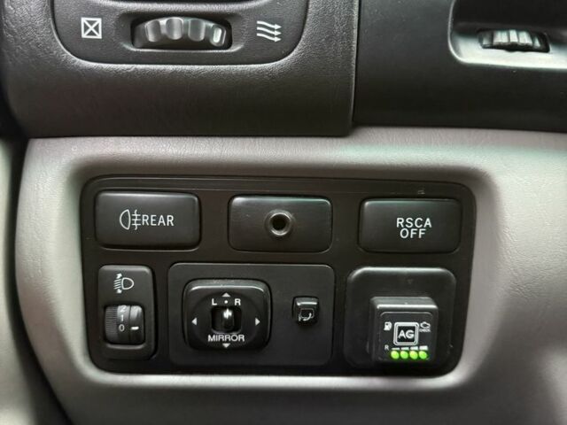 Серый Тойота Ленд Крузер 100, объемом двигателя 4.7 л и пробегом 377 тыс. км за 9500 $, фото 19 на Automoto.ua