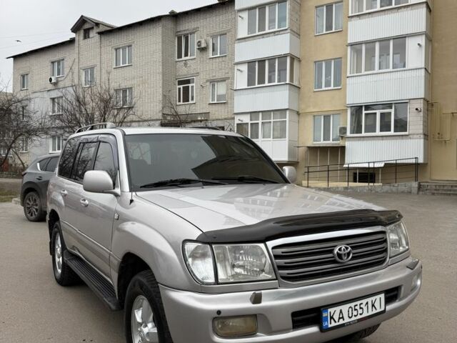 Серый Тойота Ленд Крузер 100, объемом двигателя 4.7 л и пробегом 377 тыс. км за 9500 $, фото 3 на Automoto.ua