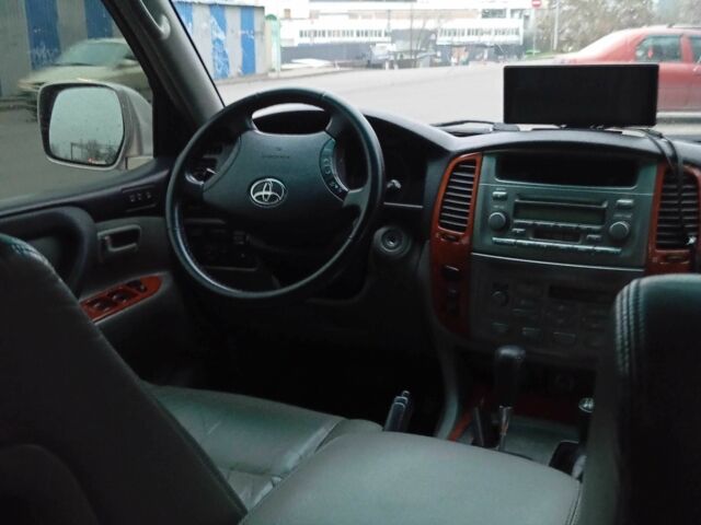 Серый Тойота Ленд Крузер 100, объемом двигателя 4.7 л и пробегом 291 тыс. км за 16199 $, фото 9 на Automoto.ua