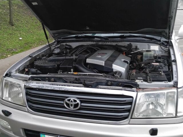 Серый Тойота Ленд Крузер 100, объемом двигателя 4.7 л и пробегом 291 тыс. км за 16199 $, фото 13 на Automoto.ua