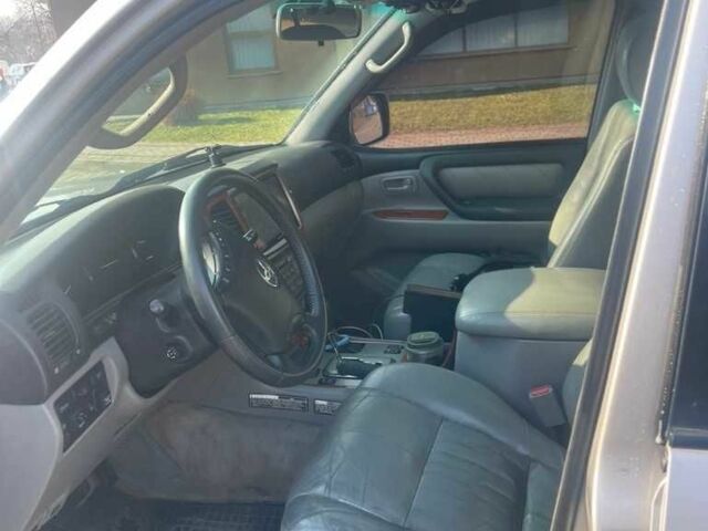 Серый Тойота Ленд Крузер 100, объемом двигателя 4.7 л и пробегом 333 тыс. км за 14800 $, фото 5 на Automoto.ua