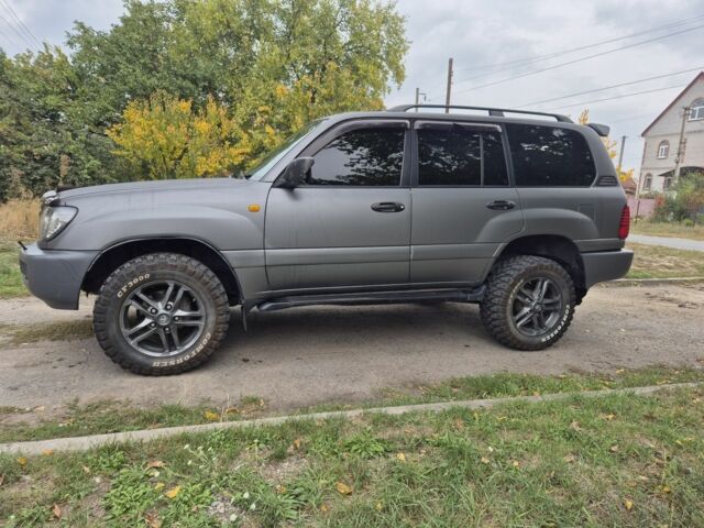 Серый Тойота Ленд Крузер 100, объемом двигателя 4.2 л и пробегом 453 тыс. км за 16500 $, фото 6 на Automoto.ua