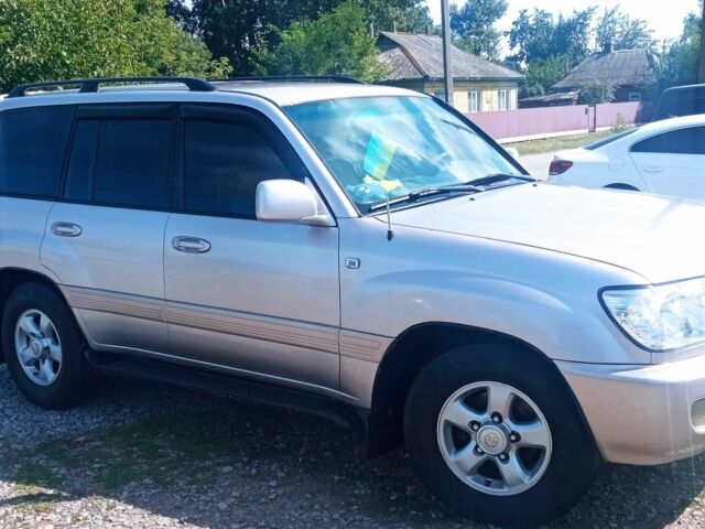 Серый Тойота Ленд Крузер 100, объемом двигателя 4.7 л и пробегом 430 тыс. км за 11200 $, фото 2 на Automoto.ua