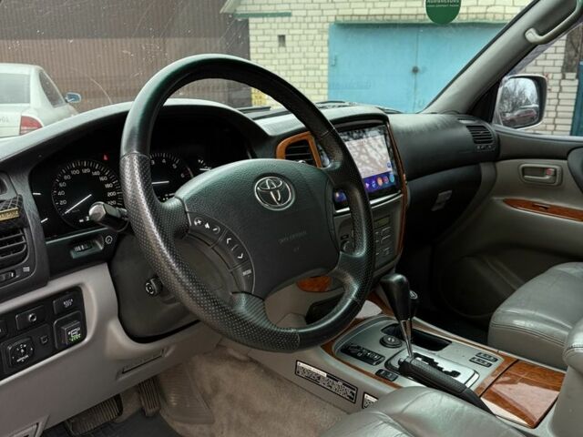 Серый Тойота Ленд Крузер 100, объемом двигателя 4.7 л и пробегом 377 тыс. км за 9500 $, фото 14 на Automoto.ua