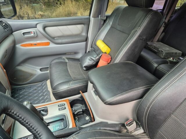 Серый Тойота Ленд Крузер 100, объемом двигателя 4.2 л и пробегом 453 тыс. км за 16500 $, фото 18 на Automoto.ua