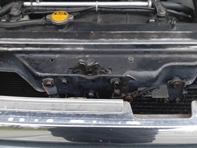 Серый Тойота Ленд Крузер 100, объемом двигателя 4.7 л и пробегом 291 тыс. км за 16199 $, фото 16 на Automoto.ua