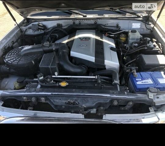 Сірий Тойота Ленд Крузер 100, об'ємом двигуна 4.7 л та пробігом 227 тис. км за 15000 $, фото 2 на Automoto.ua