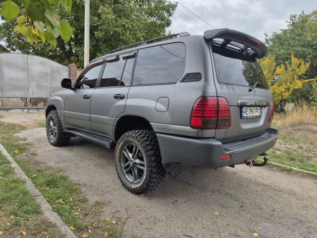 Серый Тойота Ленд Крузер 100, объемом двигателя 4.2 л и пробегом 453 тыс. км за 16500 $, фото 5 на Automoto.ua