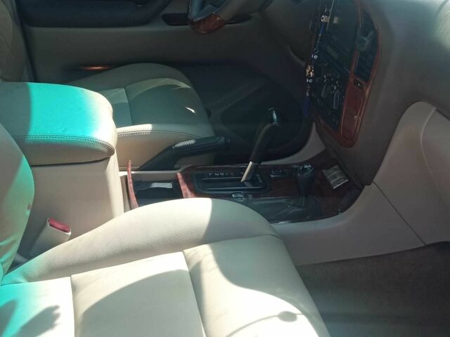 Серый Тойота Ленд Крузер 100, объемом двигателя 4.7 л и пробегом 430 тыс. км за 11200 $, фото 7 на Automoto.ua