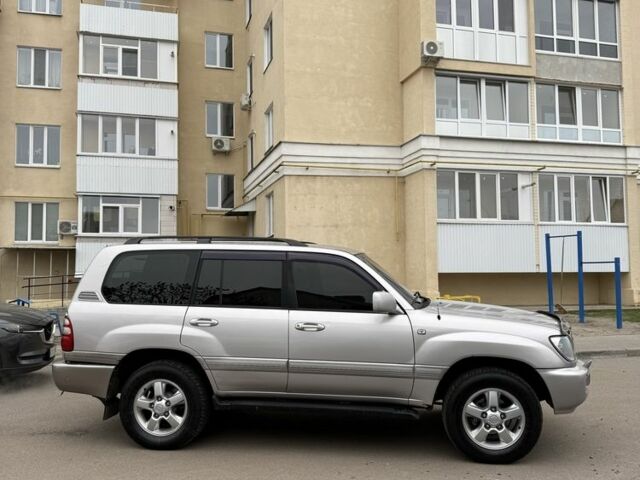 Серый Тойота Ленд Крузер 100, объемом двигателя 4.7 л и пробегом 377 тыс. км за 9500 $, фото 4 на Automoto.ua