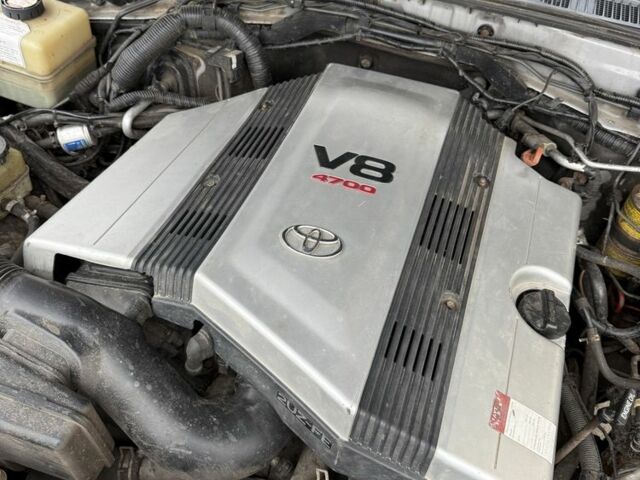 Серый Тойота Ленд Крузер 100, объемом двигателя 4.7 л и пробегом 377 тыс. км за 9500 $, фото 12 на Automoto.ua