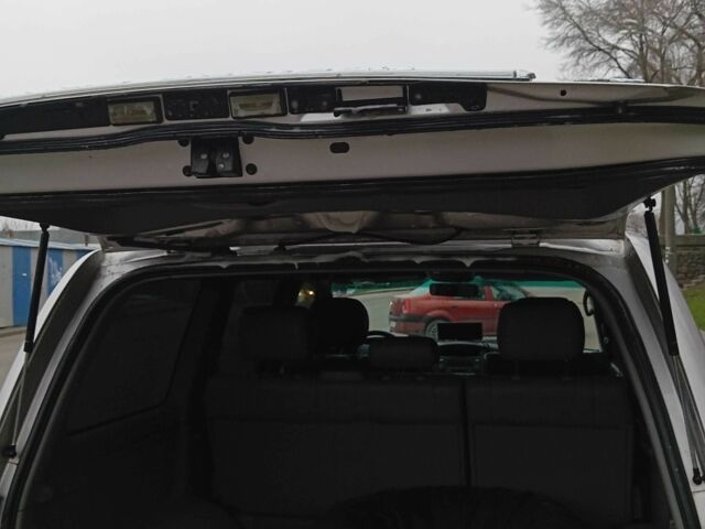 Серый Тойота Ленд Крузер 100, объемом двигателя 4.7 л и пробегом 291 тыс. км за 16199 $, фото 7 на Automoto.ua