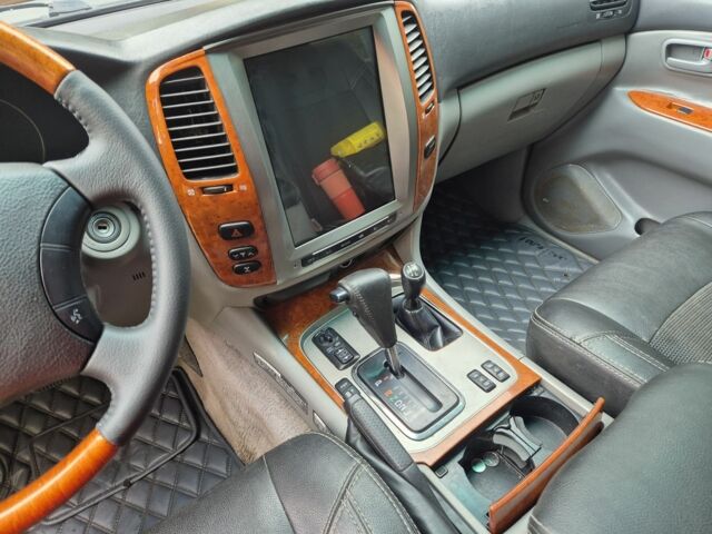 Серый Тойота Ленд Крузер 100, объемом двигателя 4.2 л и пробегом 453 тыс. км за 16500 $, фото 14 на Automoto.ua