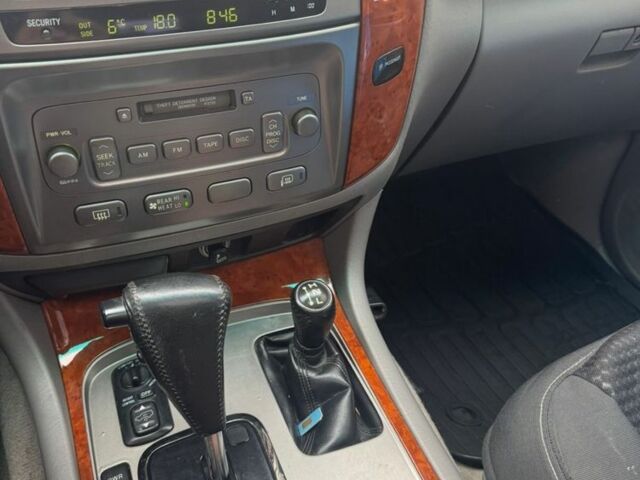 Серый Тойота Ленд Крузер 100, объемом двигателя 0 л и пробегом 275 тыс. км за 11300 $, фото 8 на Automoto.ua