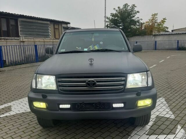 Серый Тойота Ленд Крузер 100, объемом двигателя 0 л и пробегом 275 тыс. км за 11300 $, фото 1 на Automoto.ua