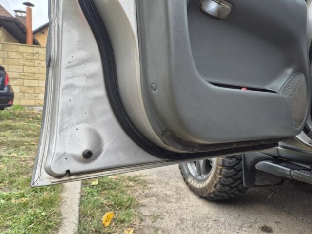 Серый Тойота Ленд Крузер 100, объемом двигателя 4.2 л и пробегом 453 тыс. км за 16500 $, фото 10 на Automoto.ua