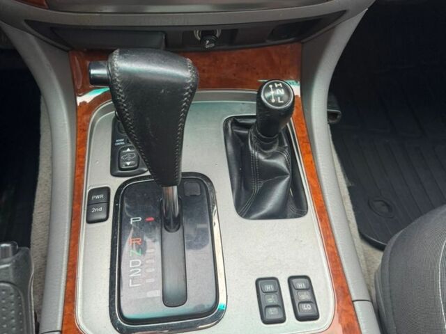 Серый Тойота Ленд Крузер 100, объемом двигателя 0 л и пробегом 275 тыс. км за 11300 $, фото 7 на Automoto.ua