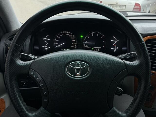 Серый Тойота Ленд Крузер 100, объемом двигателя 4.7 л и пробегом 377 тыс. км за 9500 $, фото 20 на Automoto.ua