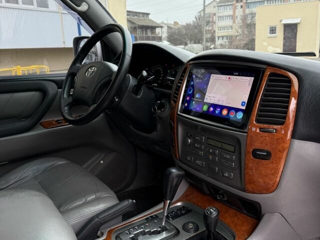 Серый Тойота Ленд Крузер 100, объемом двигателя 4.7 л и пробегом 377 тыс. км за 9500 $, фото 17 на Automoto.ua