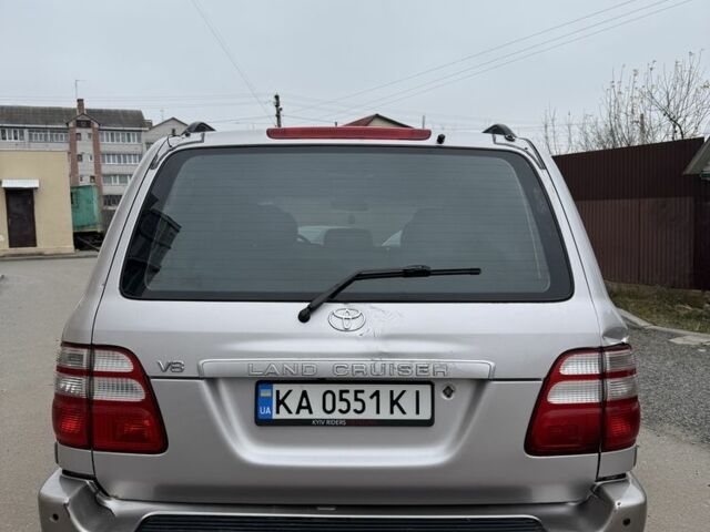 Серый Тойота Ленд Крузер 100, объемом двигателя 4.7 л и пробегом 377 тыс. км за 9500 $, фото 6 на Automoto.ua