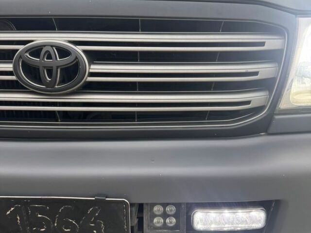 Серый Тойота Ленд Крузер 100, объемом двигателя 0 л и пробегом 275 тыс. км за 11300 $, фото 2 на Automoto.ua