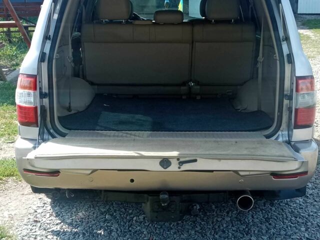 Серый Тойота Ленд Крузер 100, объемом двигателя 4.7 л и пробегом 430 тыс. км за 11200 $, фото 3 на Automoto.ua