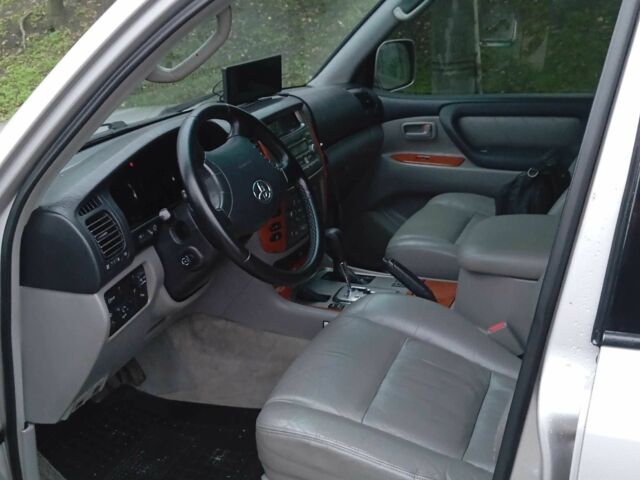 Серый Тойота Ленд Крузер 100, объемом двигателя 4.7 л и пробегом 291 тыс. км за 16199 $, фото 5 на Automoto.ua