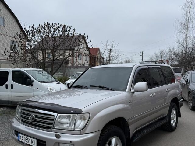 Серый Тойота Ленд Крузер 100, объемом двигателя 4.7 л и пробегом 377 тыс. км за 9500 $, фото 1 на Automoto.ua