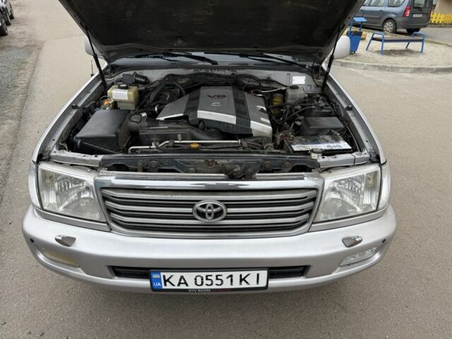 Серый Тойота Ленд Крузер 100, объемом двигателя 4.7 л и пробегом 377 тыс. км за 9500 $, фото 11 на Automoto.ua