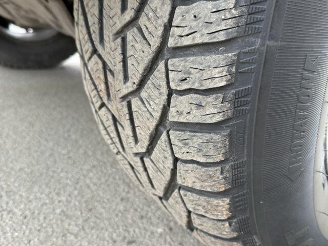 Серый Тойота Ленд Крузер 100, объемом двигателя 4.7 л и пробегом 377 тыс. км за 9500 $, фото 10 на Automoto.ua