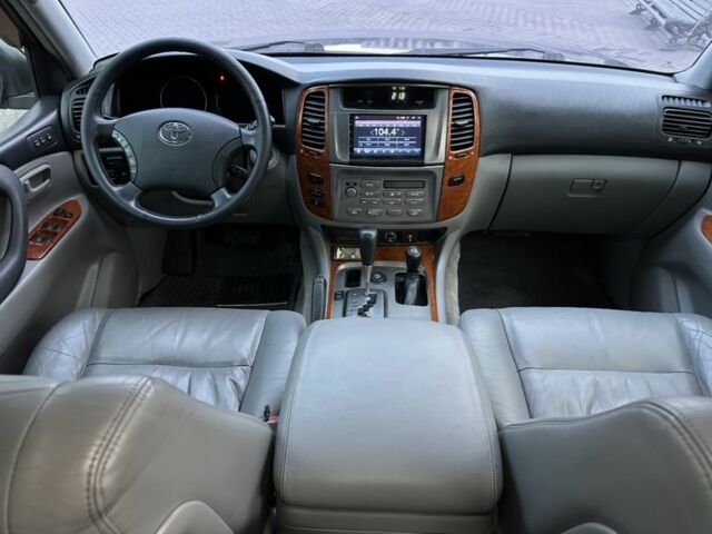 Серый Тойота Ленд Крузер 100, объемом двигателя 4.7 л и пробегом 440 тыс. км за 12500 $, фото 13 на Automoto.ua