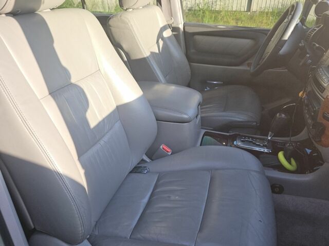 Серый Тойота Ленд Крузер 100, объемом двигателя 4.7 л и пробегом 265 тыс. км за 16700 $, фото 20 на Automoto.ua