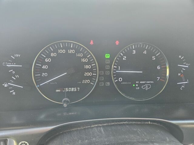 Серый Тойота Ленд Крузер 100, объемом двигателя 4.7 л и пробегом 265 тыс. км за 16700 $, фото 23 на Automoto.ua